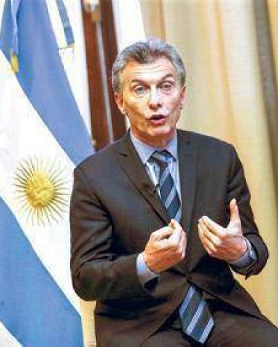 Jugar con fuego con un ojo en las encuestas