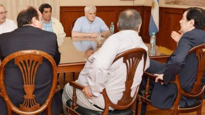 Reuni�n protocolar del senador Zamora y Cal�