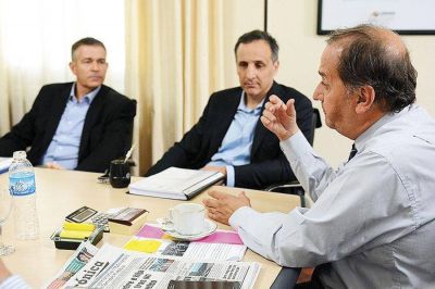 Marcos Bulgheroni llega a Comodoro para reunirse con Das Neves, Linares y gremios