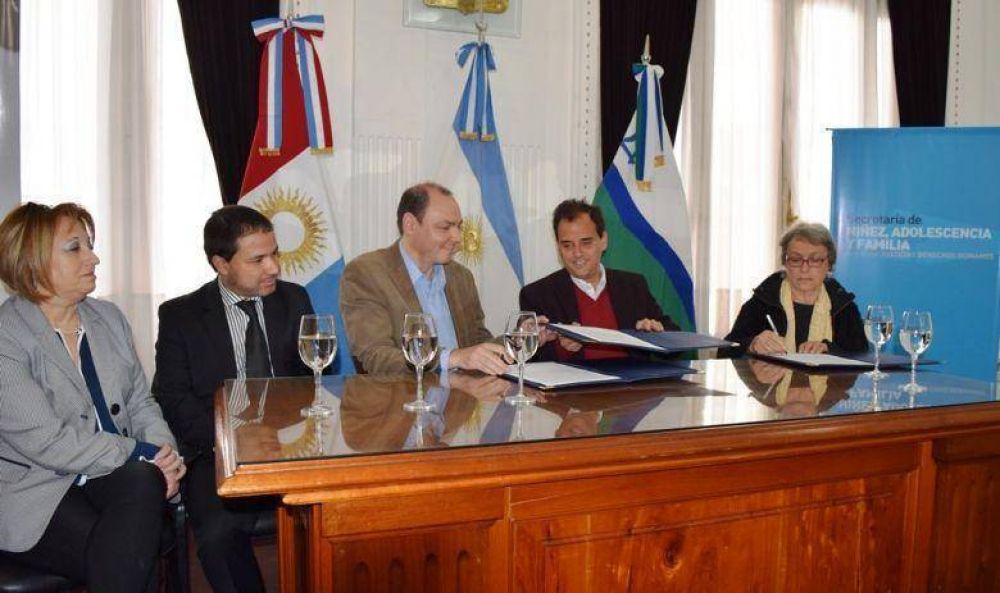 El Municipio, Senaf y Unicef firmaron un convenio por los derechos de los nios