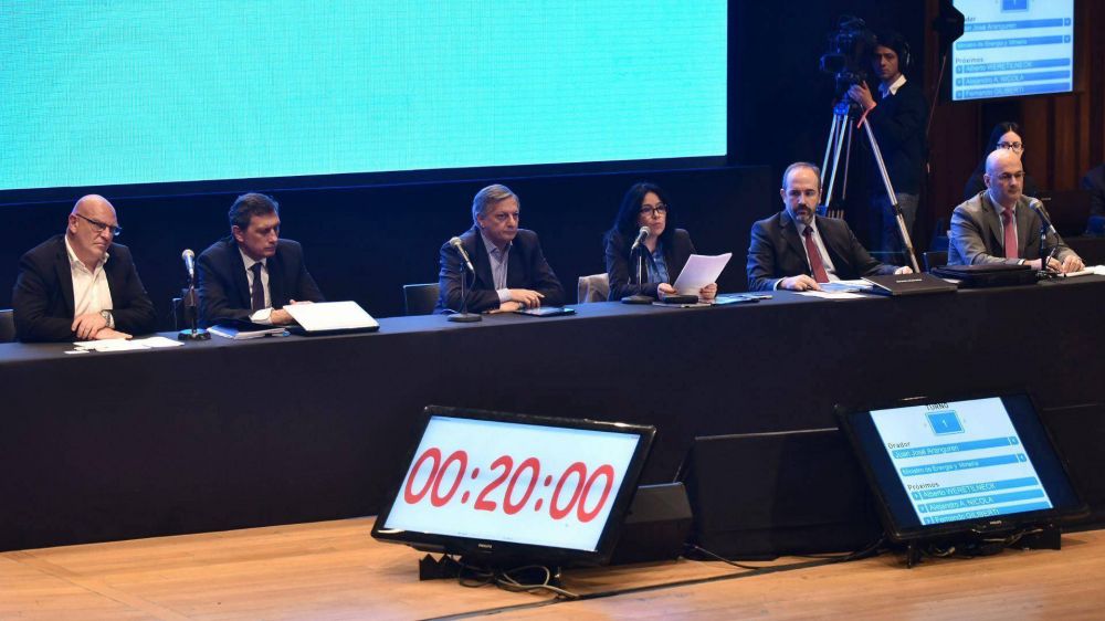 Aranguren ratific el aumento de 203% en el gas en el inicio del debate