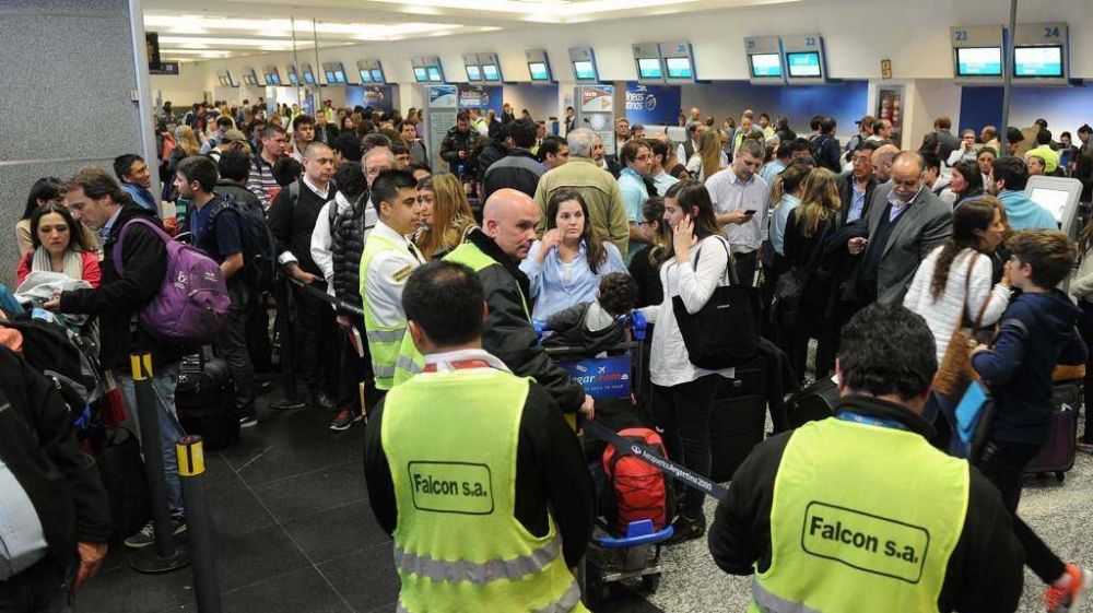 Termin el paro de pilotos y se reanudan los vuelos de Aerolneas Argentinas y Austral