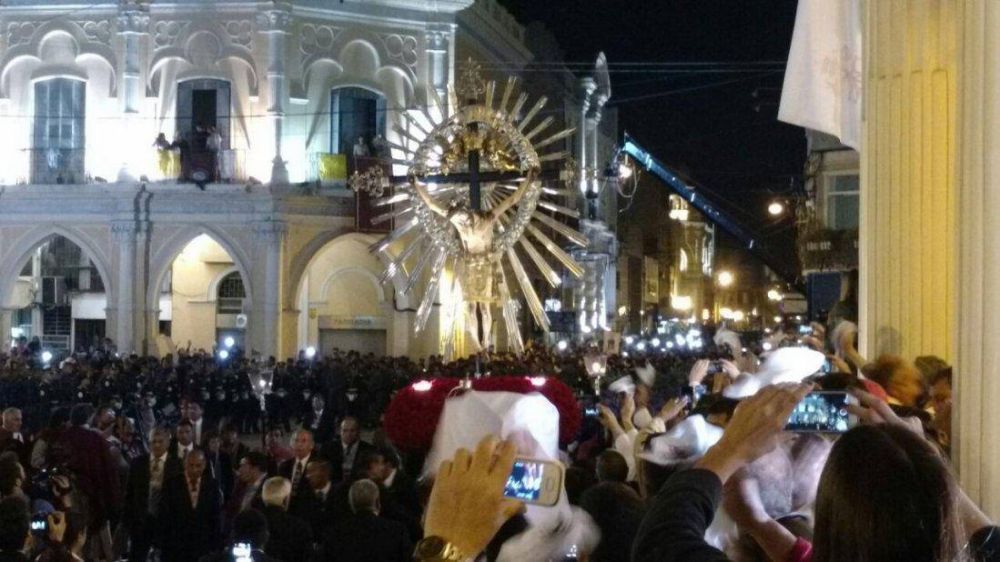 Con gran emoci�n, los salte�os honraron a sus santos patronos, el Se�or y la Virgen del Milagro