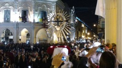 Con gran emoci�n, los salte�os honraron a sus santos patronos, el Se�or y la Virgen del Milagro