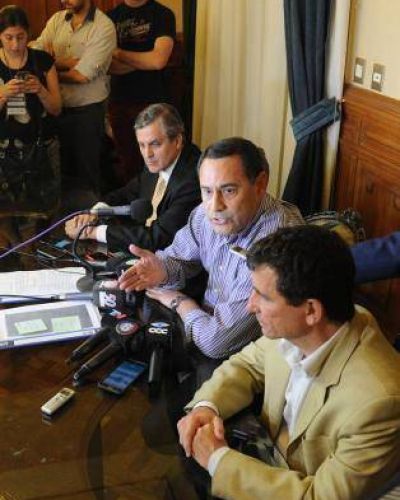 Manzur decret� la urgencia y Jaldo peg� el faltazo