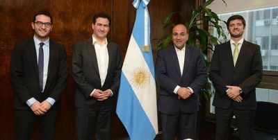 Manzur firm� un convenio de cooperaci�n con el titular nacional de PAMI