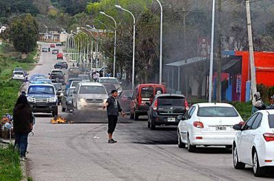 Vecinos de distintos barrios reclamaron por la falta de luz