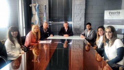 Invitan a toda la comunidad a pintar un gran mural en la escollera sur