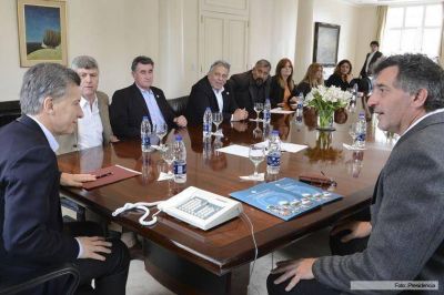 La Federaci�n Agraria Argentina le entreg� a Macri un documento con propuestas para las econom�as regionales