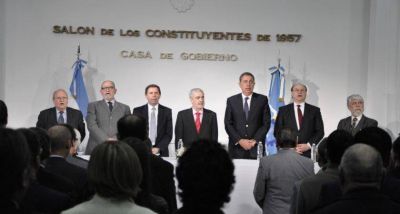 Rodolfo Urtubey lanz� los cursos de capacitaci�n en el sur del pa�s