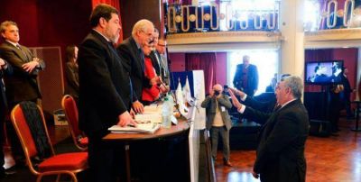 Tulio Caponio reemplazar� a Jos� L�pez en el Parlasur