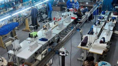 Siguen los despidos y suspensiones en Tucum�n