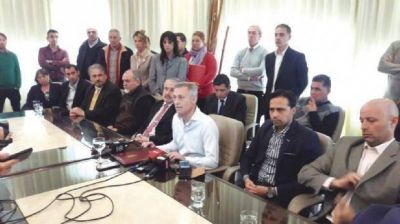 Avil�s se reuni� con los centros vecinales para explicar la municipalizaci�n del agua