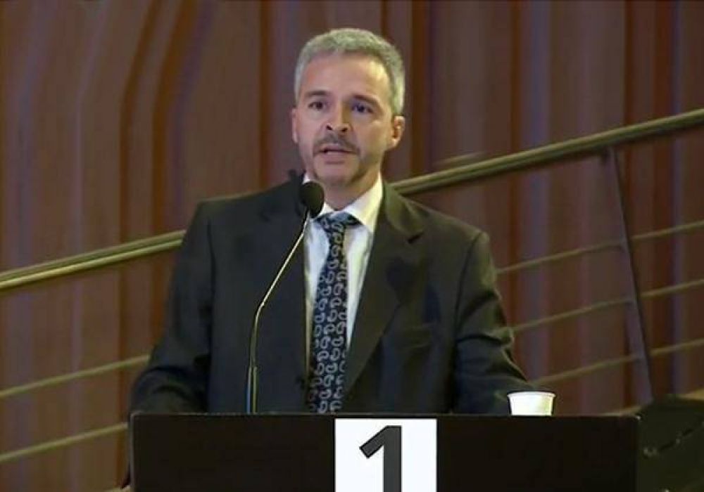 �Se debe pensar m�s en los sectores humildes que en las empresas petroleras y proveedoras�