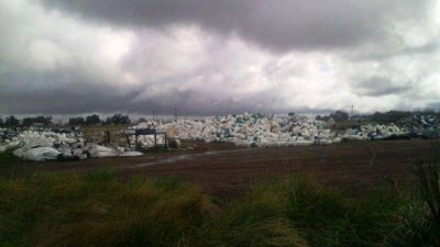 La voz de los vecinos: �Bidones de agroqu�micos a cielo abierto� en El Perdido