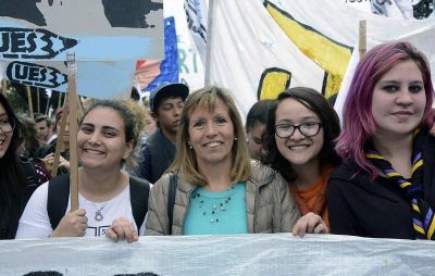 Emilce Moler: �Los j�venes tienen que reaccionar ante las injusticias�