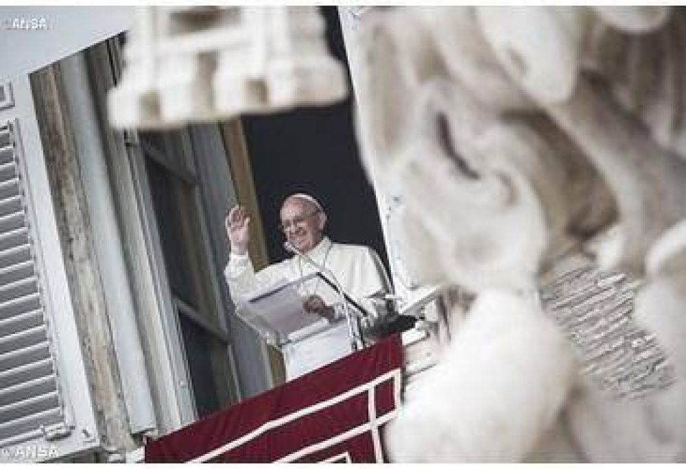 El Papa en el �ngelus: �Sigamos la l�gica evang�lica de la justicia y no la mundana de la corrupci�n�