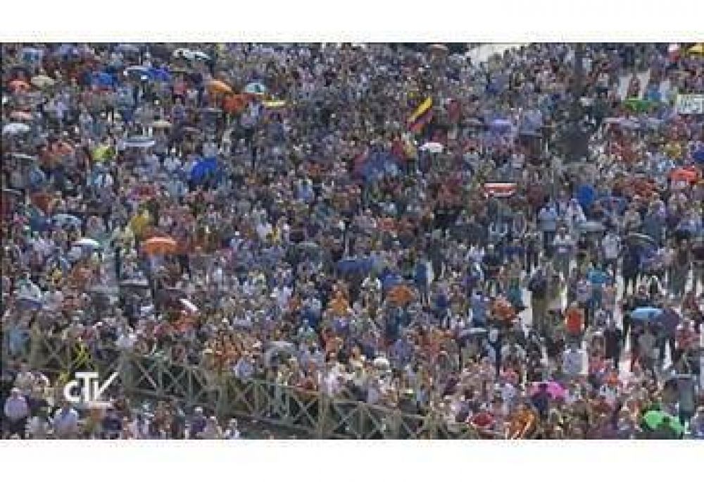 �Ofrezcamos nuestro testimonio y compromiso por la paz�, el Papa despu�s del �ngelus