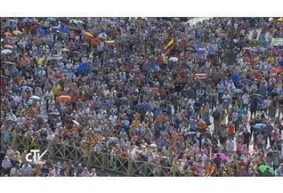�Ofrezcamos nuestro testimonio y compromiso por la paz�, el Papa despu�s del �ngelus