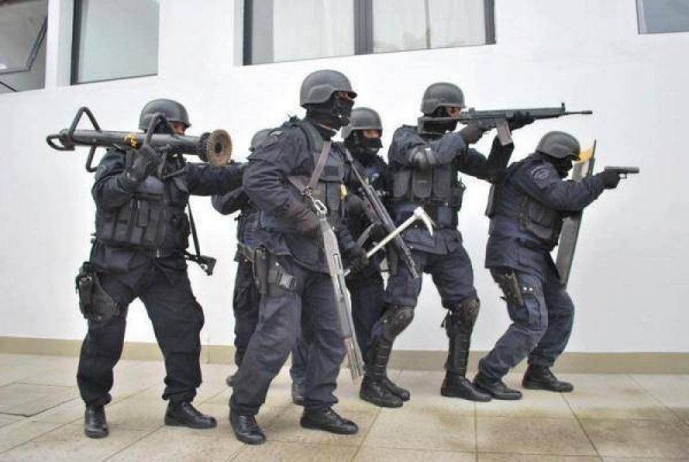 Polic�a Bonaerense: momento de tensi�n con el Grupo Halc�n, tras el asesinato de un oficial