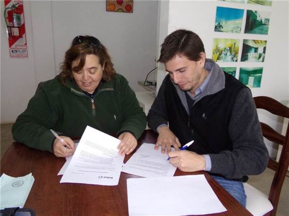 Se firm un convenio de cooperacin entre las direcciones de Bromatologa y Ambiente