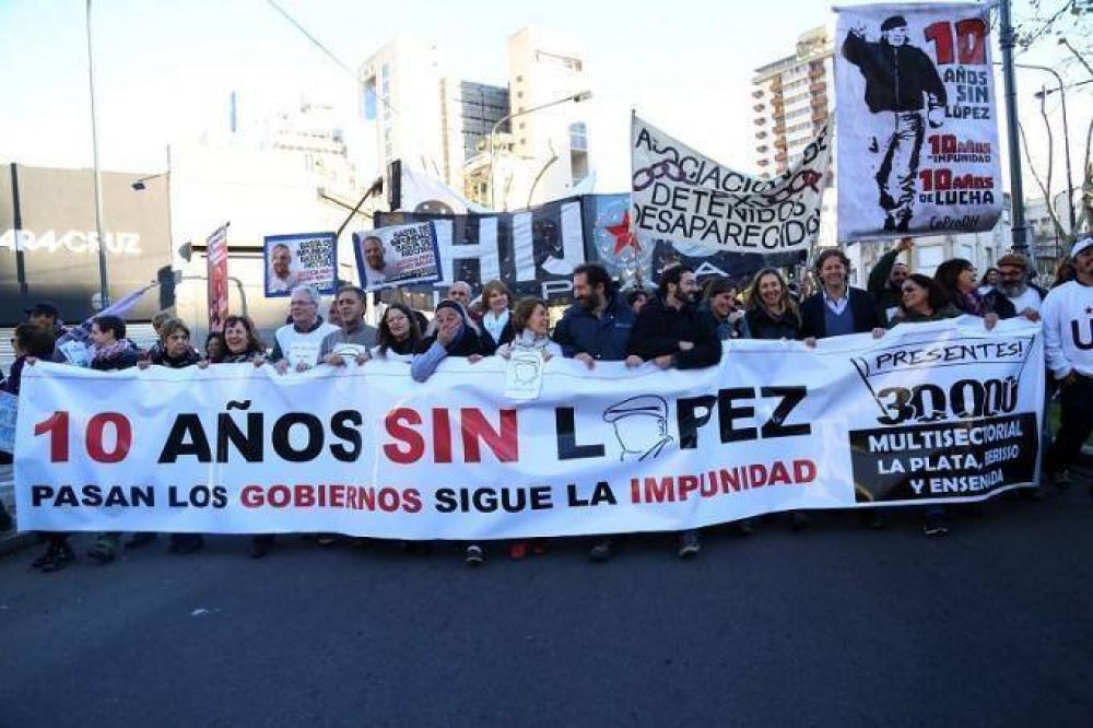 Miles de personas se movilizaron en La Plata a diez aos de la desaparicin de Julio Lpez