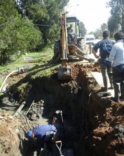 ABSA: operarios recambiaron ca�er�as en Punta Lara y Ensenada