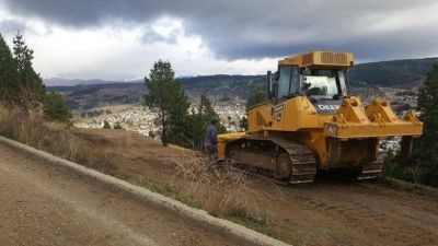 La Municipalidad avanza con trabajos de movimiento de suelo en el loteo del B� Ceferino 