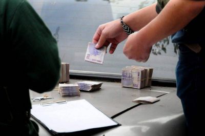 Operativo �arbolito�: secuestran 1 mill�n de d�lares, 500 mil euros y 5 millones de pesos