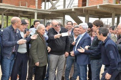 Andreotti recorri� la avanzada obra del nuevo Cuartel de Bomberos