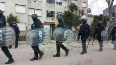 Habr�a recibido 17 disparos el joven que muri� en el barrio Regional