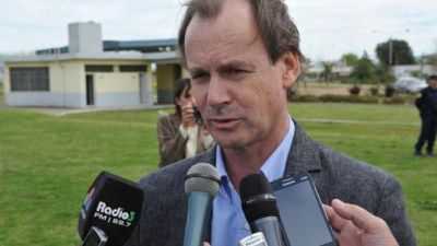Bordet acompa�a a empresarios en Bolivia