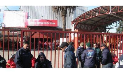 Camioneros mantiene bloqueadas las distribuidoras de Coca Cola por tiempo indeterminado