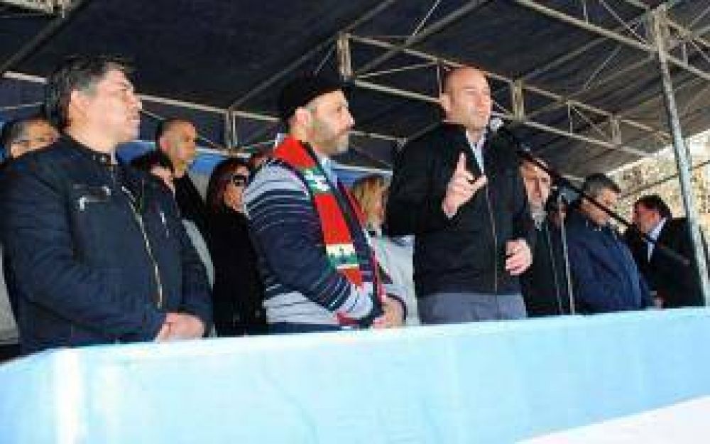 Martiniano Molina celebr� el 65� aniversario del barrio La Paz