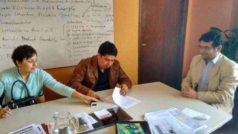 Unos 3.000 contratistas de vi�a se sumaron al Fondo Compensador Agr�cola