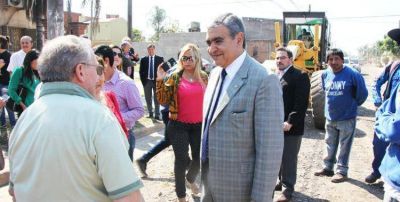 Alfaro anunci� que pavimentar�n 170 cuadras por donde circulan colectivos