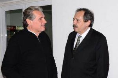 �Vinimos a escuchar y con la intenci�n de recuperar los votos radicales de Moquehu�