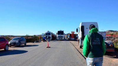 Camioneros bloquean a petroleras por salarios