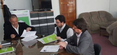 Cellillo firm� convenio con Provincia para la construcci�n de play�n deportivo