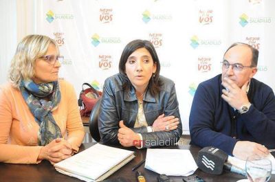 Salom�n, funcionarios municipales y autoridades de educaci�n, se reunieron con el Ministro Esteban Bullrich