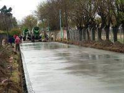 Salom�n visit� obra de pavimentaci�n en el barrio 96 viviendas