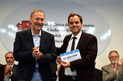 Schiaretti entreg� aportes al municipio, vecinos e instituciones de R�o Cuarto