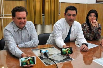 M�dicos le reconstruyen un brazo a una mujer de Acha