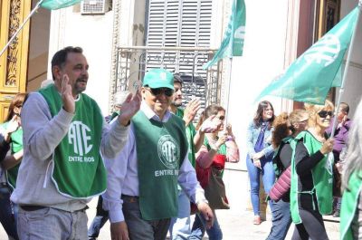 ATE se moviliz� a la Caja de Jubilaciones en defensa del r�gimen previsional provincial 