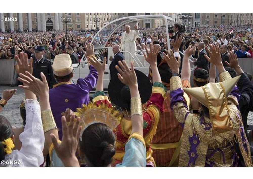 �Dej�monos llenar el coraz�n con la divina misericordia�, el Papa en la catequesis