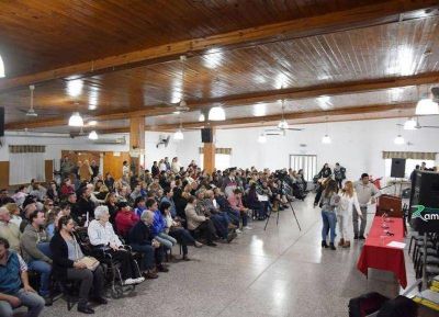 Poletti encabez� la entrega de casi 200 escrituras
