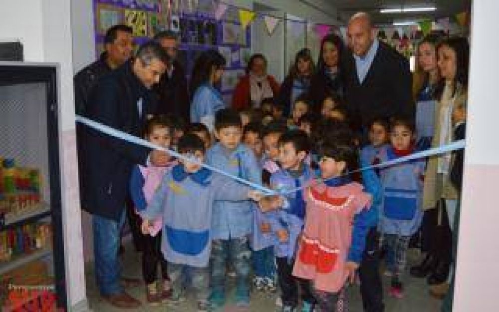 Quilmes: Martiniano inaugur� obras en tres jardines de infantes