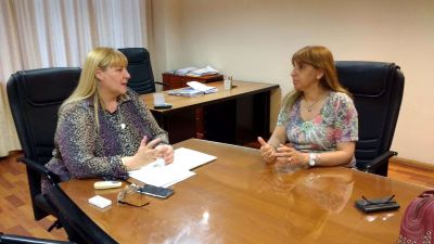 Griselda Herrera y Miriam Espinoza analizaron la situaci�n de dos empresas textiles