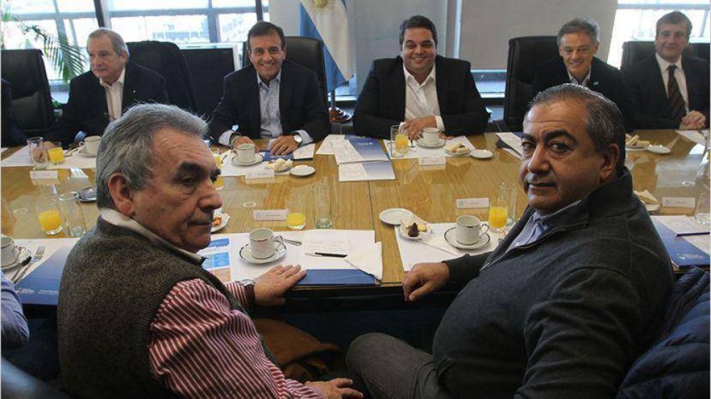 El Gobierno multiplica gestiones ante la CGT para evitar el llamado a un paro
