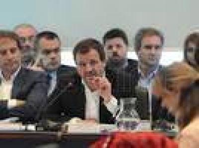 Presupuesto: en 2017 se cumplir� la pauta de crecimiento de 3,5% y el 2016 cerrar� con una ca�da menor al 1,5%